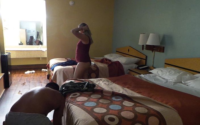 Chiquititas Lounge: 20 Years Old Latina Girl,college Student.i Fuck Her, I Finished...