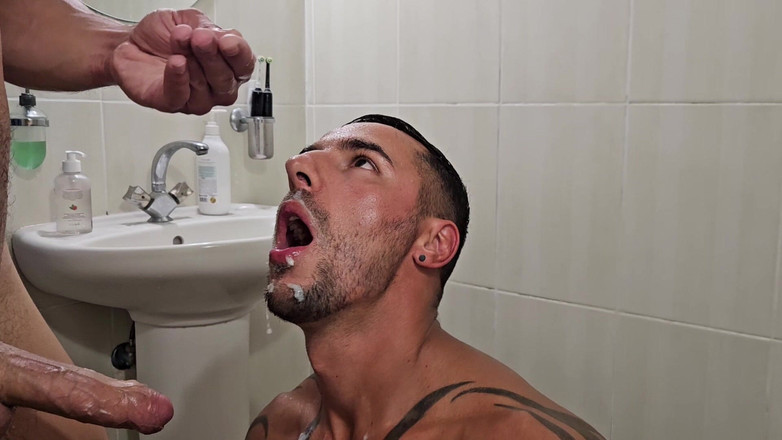 Roma_Black: シャワーで情熱的なセックス