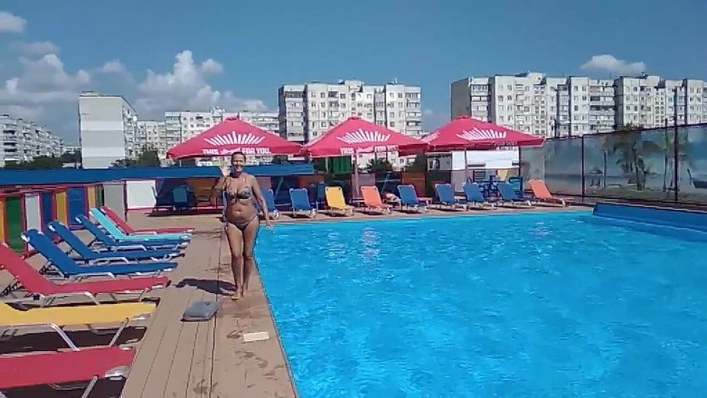 Lukerya: Wie eine sexuell einsame hausfrau im urlaub im pool das...