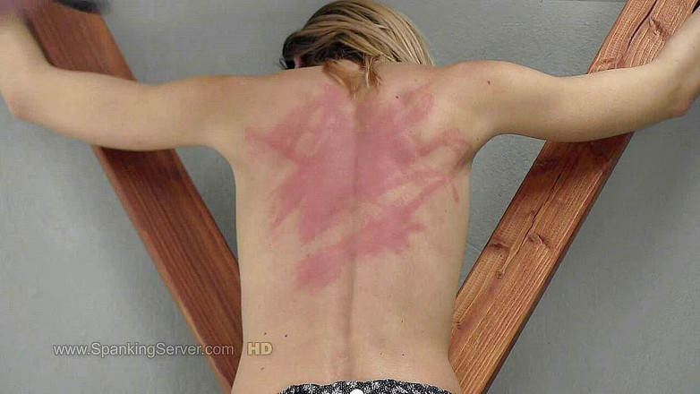 Spanking Server: Candy trestá bičování holými zády