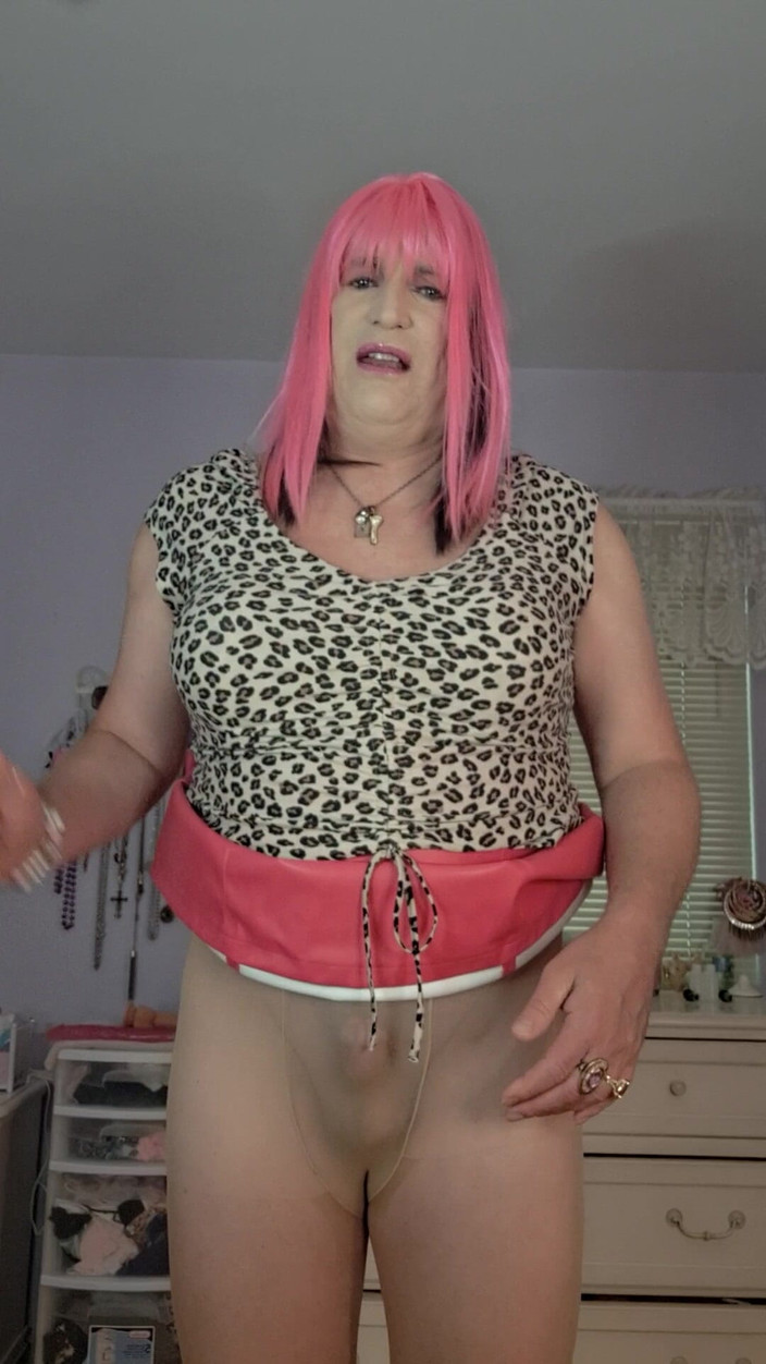 Victoria Lecherri: Vicki是一个变性人熟女，出去啪！