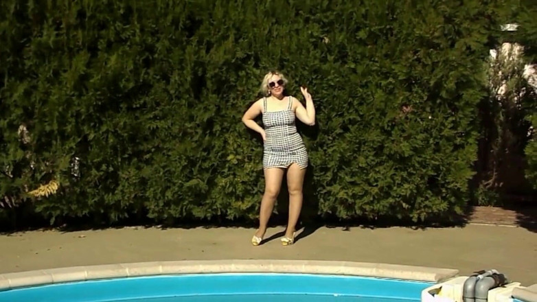 Nylon-Heels: Pretty woman by the pool in pantyhose and heels