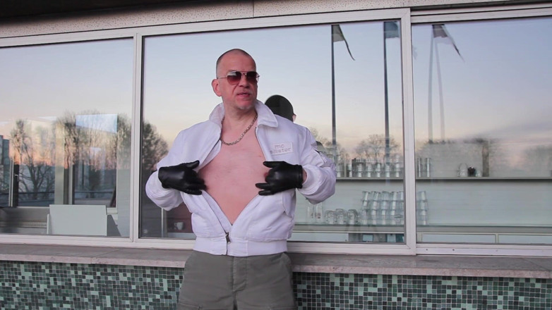 GERMANE_XL: White alpha hunk Berlin 9