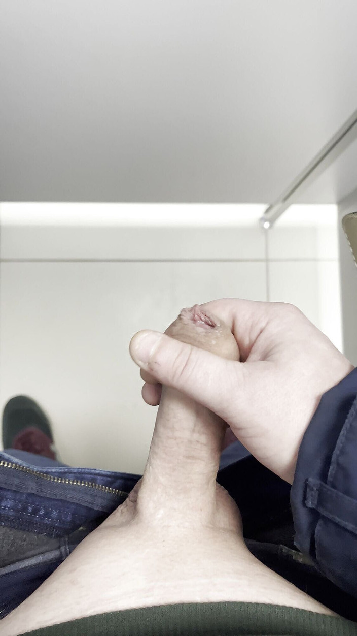 Young cum: Masturbare cu spermă într-un loc