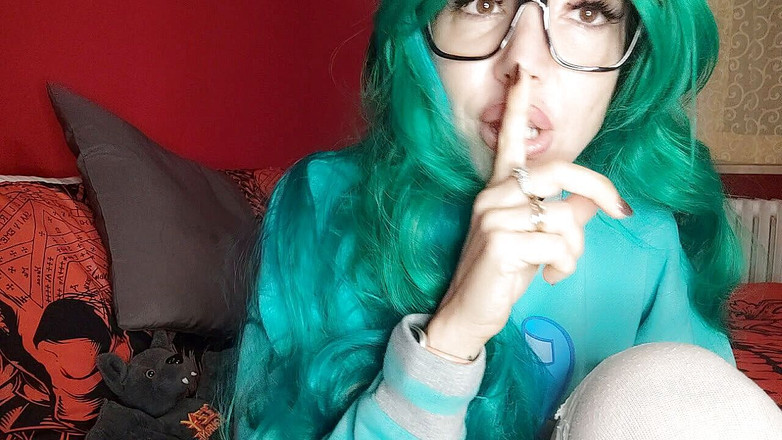 savannahamatoriale: Diam! Ibu tiri mungkin bisa liat kita!