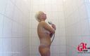 German Kink: Prysznic i golenie jej przebitej cipki MILF