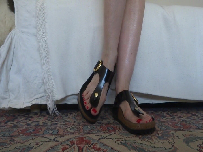 Lady Victoria Valente: Lo spettacolo piatto di dita dei piedi nelle dita dei...