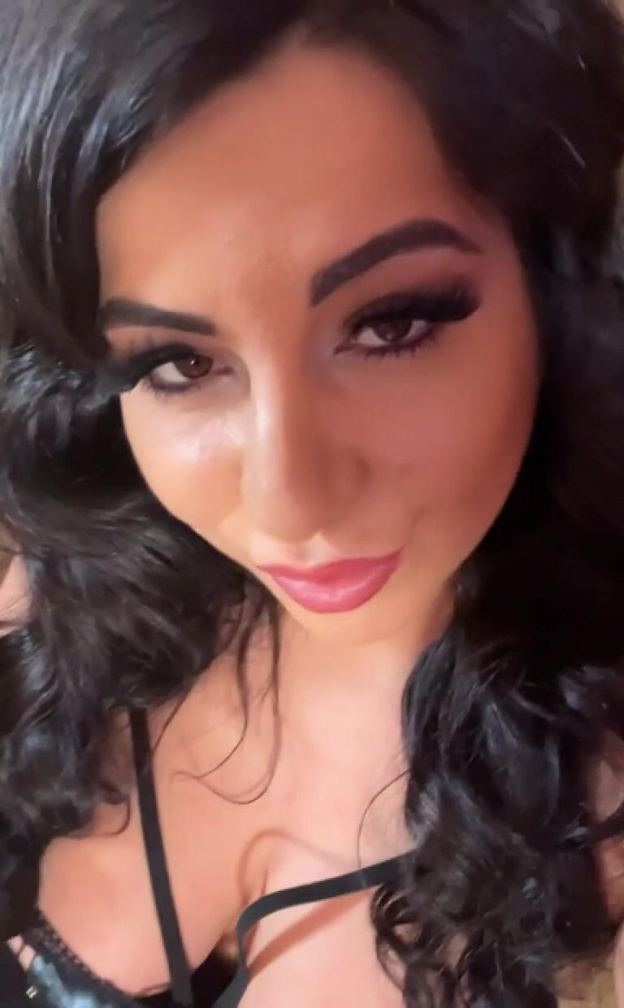 LadyAyse5: 私のファンと奴隷の皆さん、こんにちは!