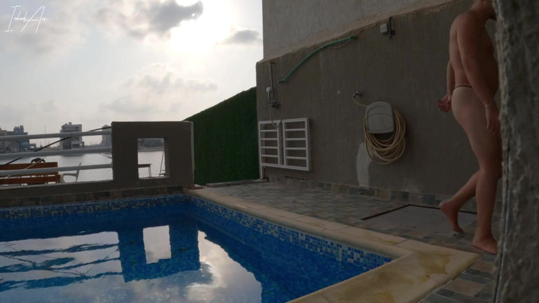 Inkdass: アラブ人クウェートの露出狂が公共の場で裸でクルージング Part1