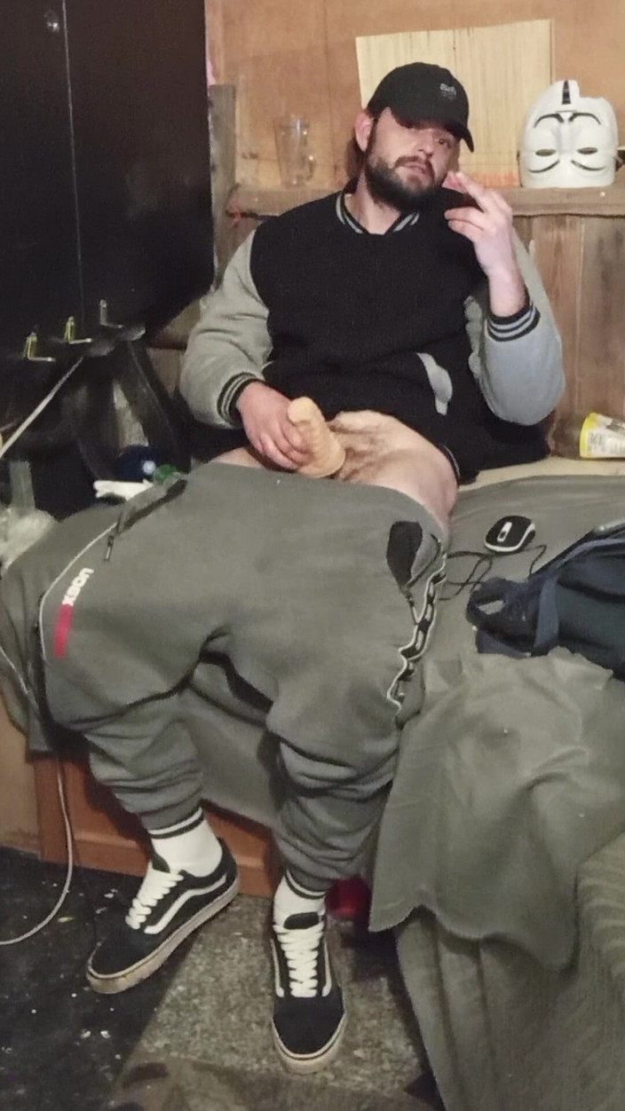 jerkofflover: cumshot di tempat di mana saya pergi untuk masturbasi dan...