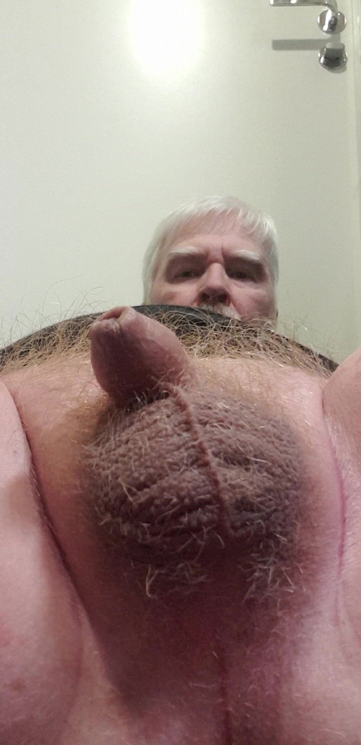 Redhairy4u: Jucărie în cur, masturbare cu pulă mică