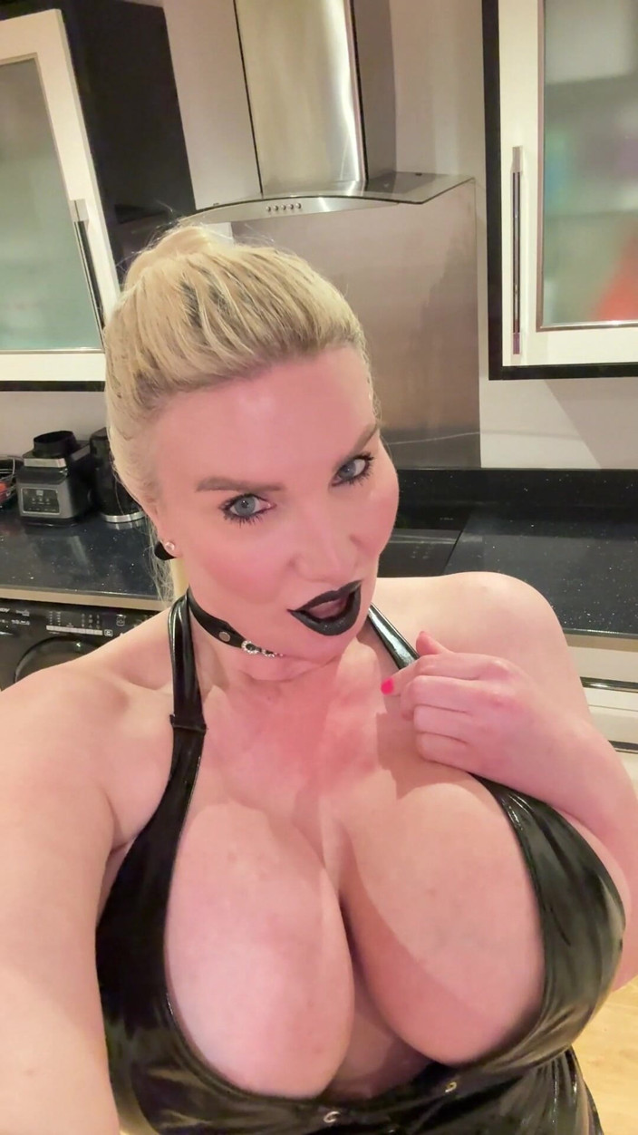 Sophie James: Cumslut on the Collar Cumslut in the Dna