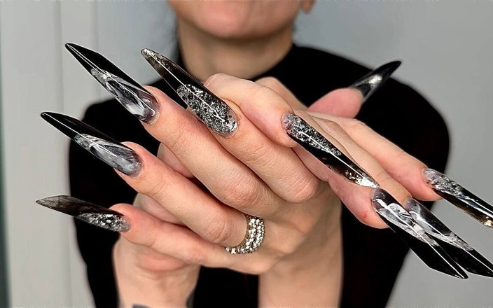 Julia domaina: Uzun Çiviler, Yeni Şekil ve Yeni Uzunluk - Gotik Badem