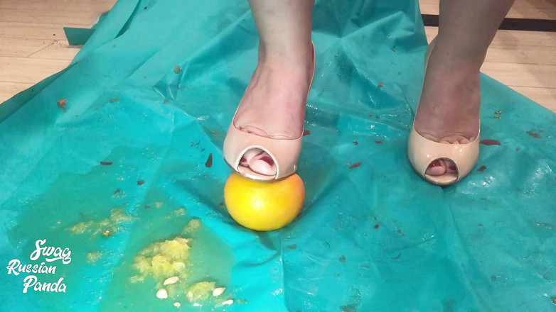 Swag Russian Panda: Domates ve turuncu ayak ezme seansı