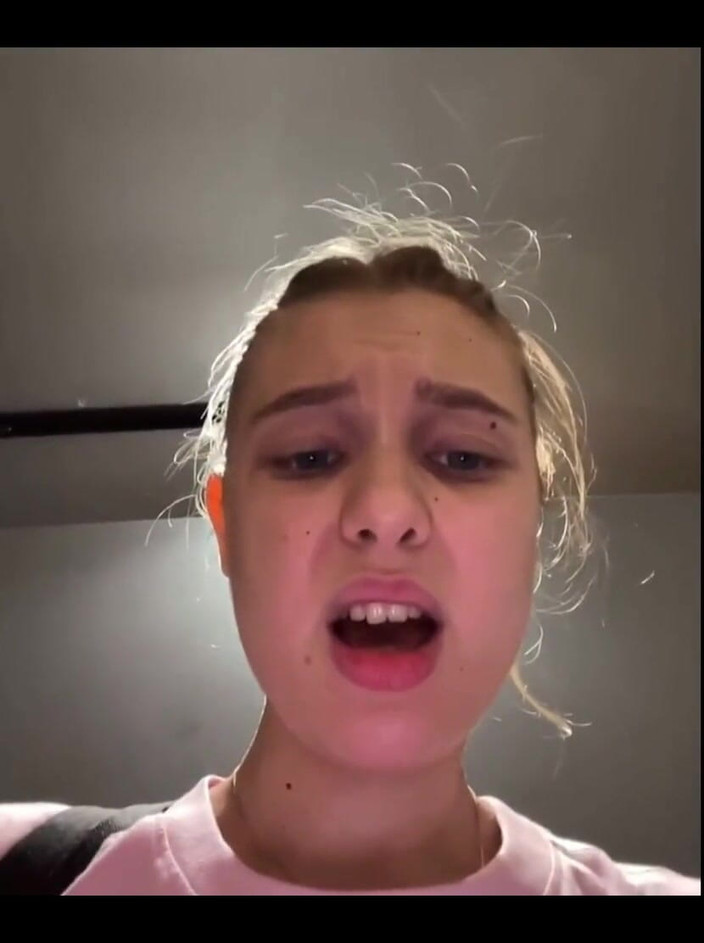 JuiceLussie: Première éjaculation en public