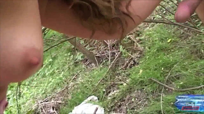 Vere Casalinghe Italia.: Blonde wife wants it hard and rough outdoor