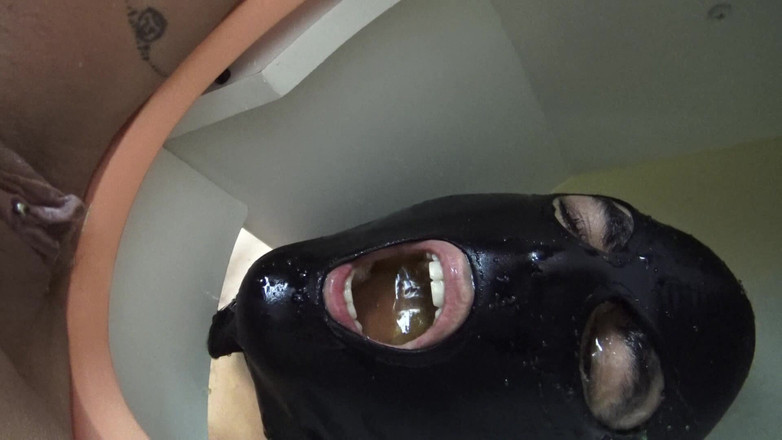 Femdom Austria: Hamba Casting! Test 3 Permaisuri dan Mandi Emas Bahagian 1