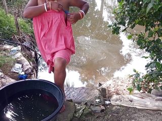 Puja Amateur: Village Desi Bhabi Taking Bath Outdoor
