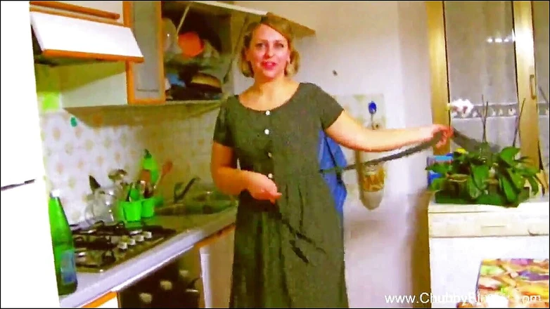 Chubby Blondy: Chubby slut likes taste of sprem