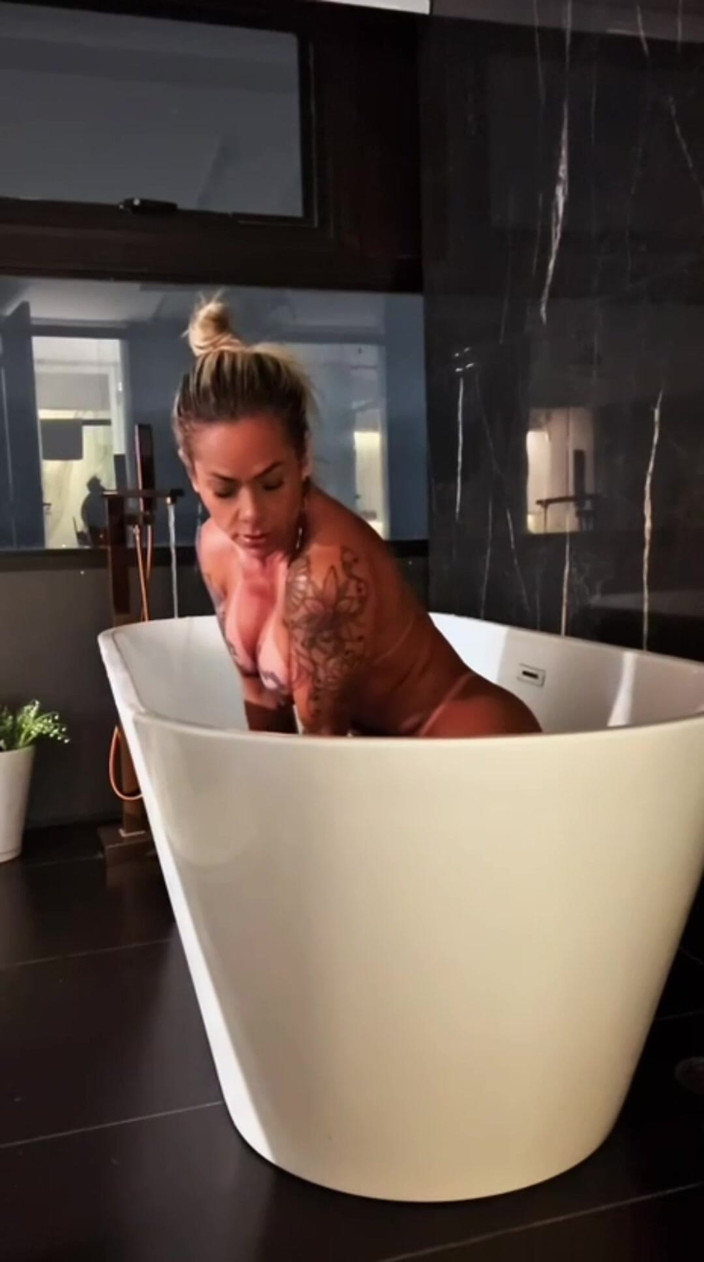 maite hedoni: Crown queriendo darle el coño en el pelaje