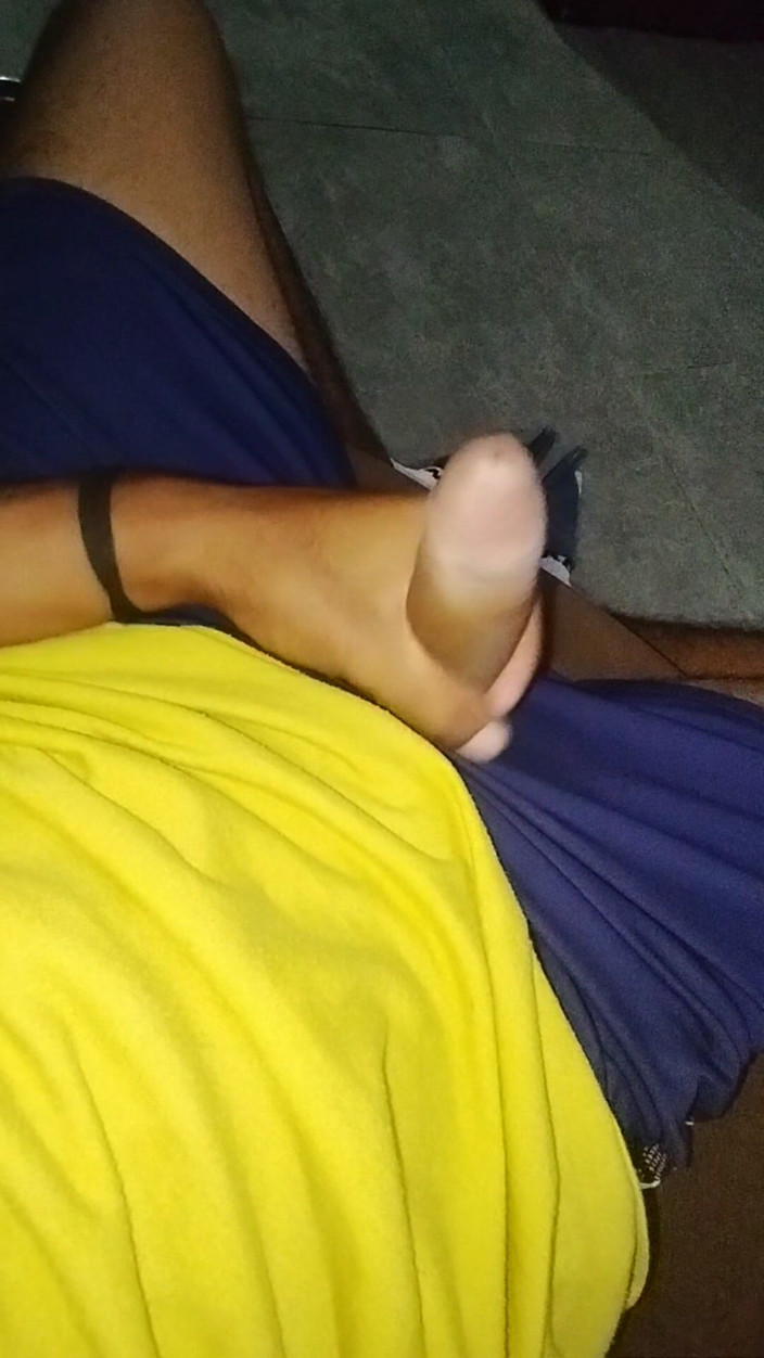 AlexAlejandro13: I Put Myself in Relaxing Mode on My Couch