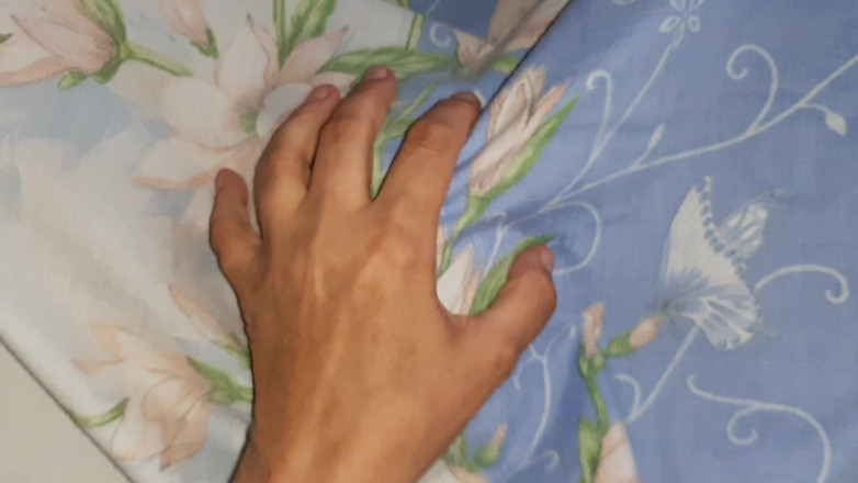 Lesbian-candys: Pod dekou se střídám s kundičkami sousedů