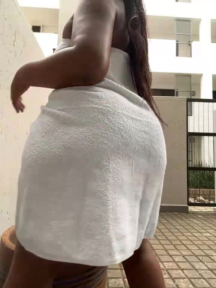 Big black clapping booties: Jack se odvážel do my bald headed humongous zadku, epizoda 1026