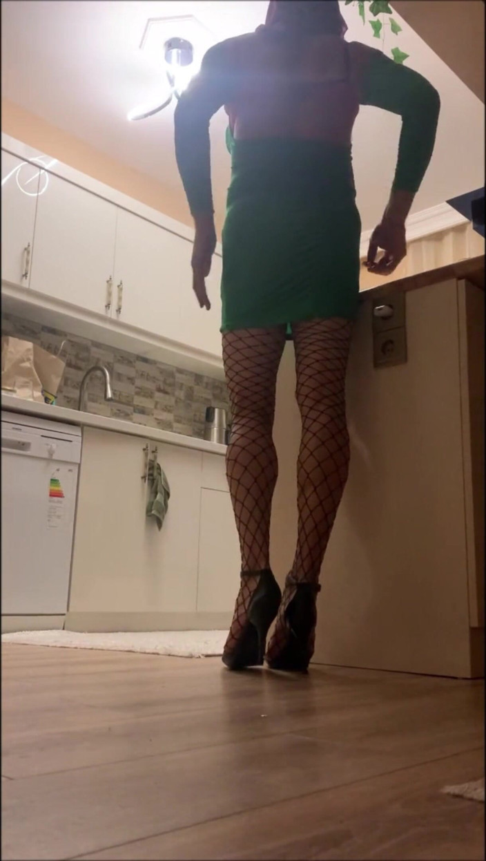 cd_aysemmm: My Stepmom's Big Breasted Friend