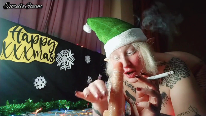 Estrella Steam: Elf jerks off while smoking