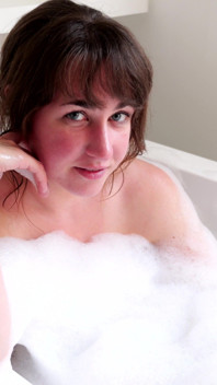 Stepmom's Bubble Bath Masturbation