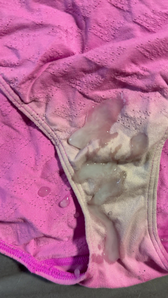 CumDaily: Pancutan mani pada seluar dalam isteri 7