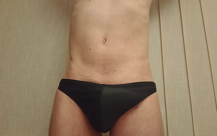 TheOldBigThing: Aku lagi sange berat dengan celana renang warna hitam