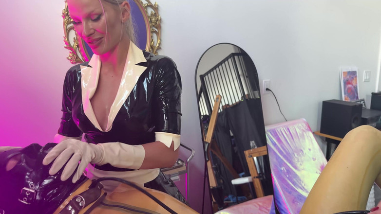 Rubber pervs: Stacy Quartz, joc cu vid de cauciuc și pervers, futai și muie 1/2