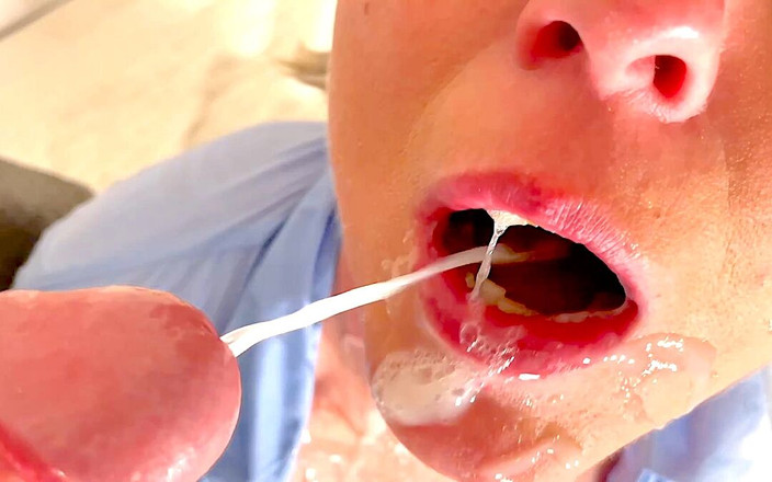 Aqua Pola: Göğüslerimin yüzüne ve sırtına işerken büyük yaraklı bebeğe biniyorum ve...