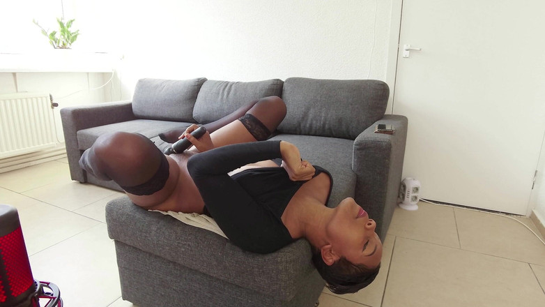 Therainqeen: Pioggia erotica nel tuo salotto