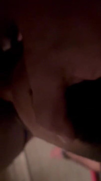 Sát tátovi chlupaté péro