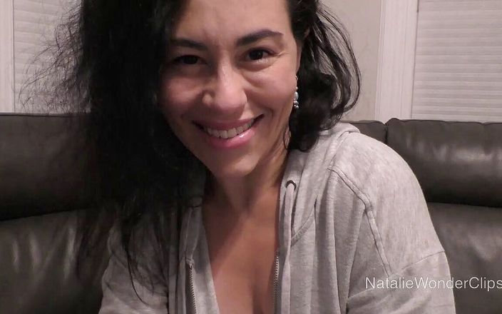 Natalie Wonder: Cachonda reina milf le encanta sentir cómo la llenas