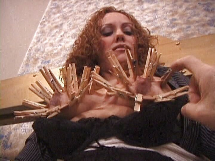 Vintage Fetish: Chupando ropa en las tetas