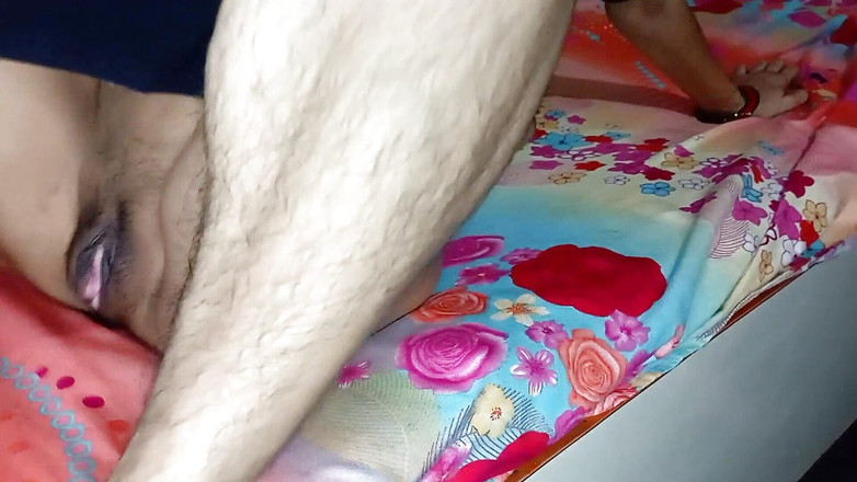 sakshi_raniii: देसी भारतीय महिला साक्षी की सेक्सी चूत पर जोरदार चुदाई