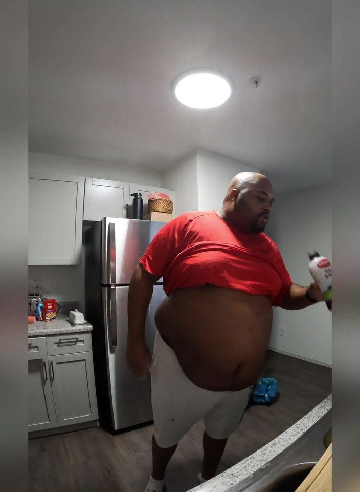 Blkhole420: Mora è metà e mezzo, bagnando la pancia dopo grande pranzo...