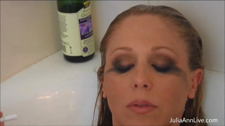 Julia Ann: Moczenie na mokro