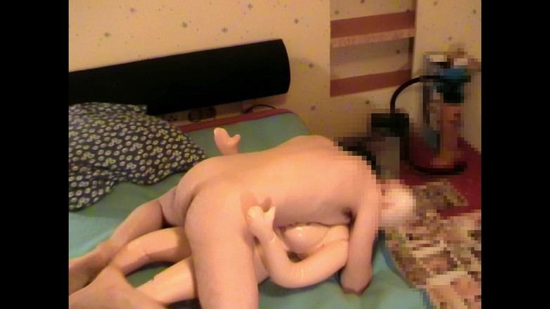 Mark Hannes: Longa masturbação com boneca sexual