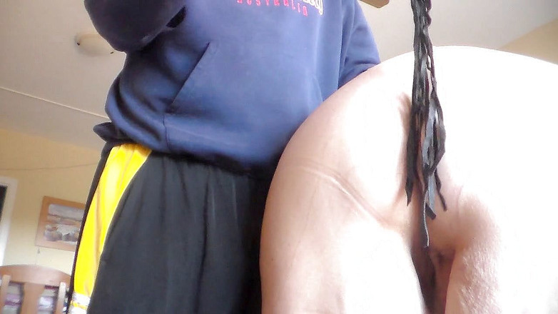 Sex hub couple: Jen की सेक्सी गांड को John द्वारा कोड़े मारे जाते हैं