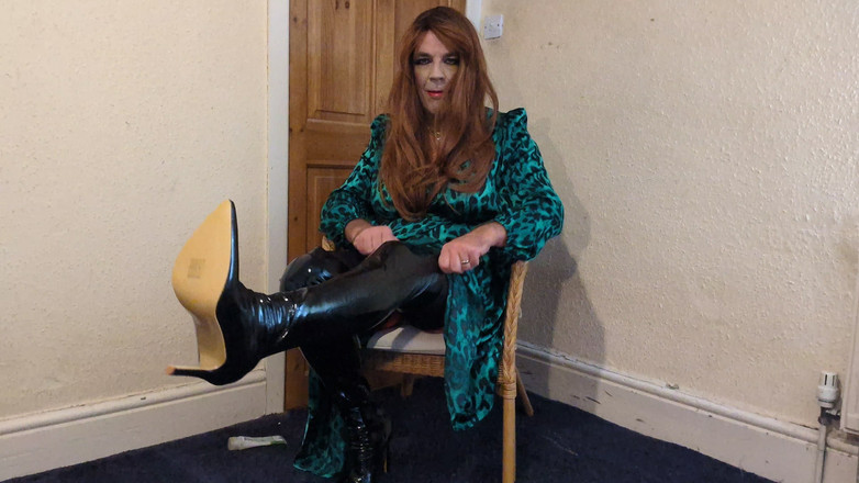 Sarahsatinslut: Slut in a Green Satin Dress Cum All to Quick