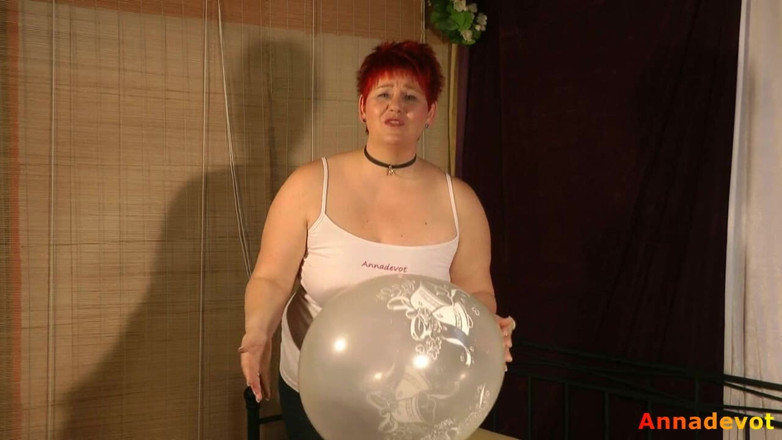 Anna Devot: Annadevot - Played with a large balloon