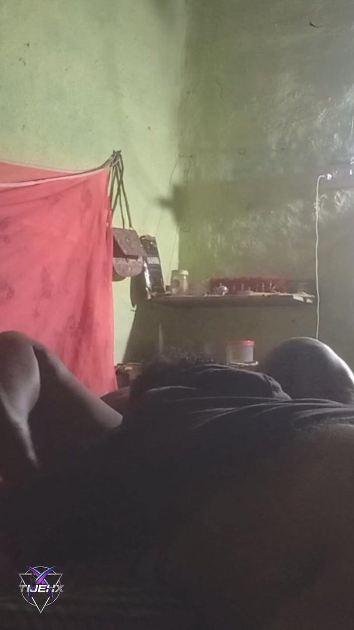 TijehX: 真正的印度女仆被唤醒和性交