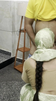 사리 입고 내 앞에 왔을 때 섹시한 의붓 여동생을 따먹어