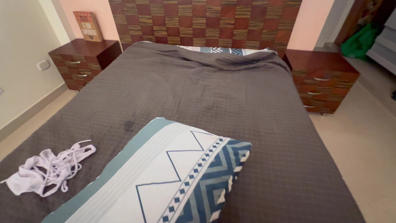 TommyMiller: Точка зрения: лучшая подруга моей девушки сосёт мой член, садится на ней и выливает молоко из её груди — Tommymillerx