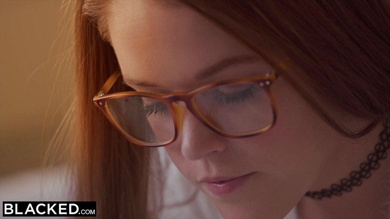 Blacked: Blacked - üniversite öğrencisi babasının büyük zenci için can atıyor