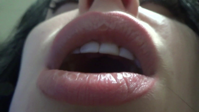Goddess Misha Goldy: Big full lips, teeth and moaning fetish!
